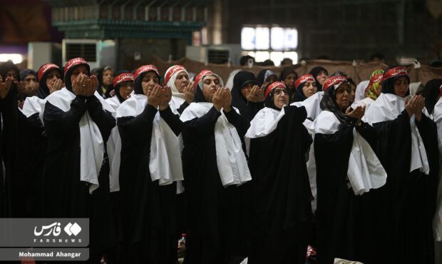 مصلای نماز جمعه اهواز در گرمای ۵۰ درجه پر شد